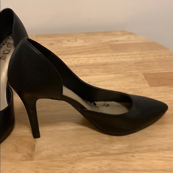Size 6 women’s heels - Picture 2 of 2